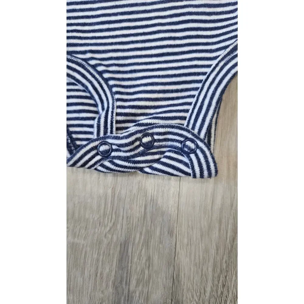 Carter's Newborn Bundle of Two Body Suits Short and Long Sleeve Pack